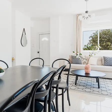 Adorable 1-bedroom Holiday With Balcony All Yours * Erimi