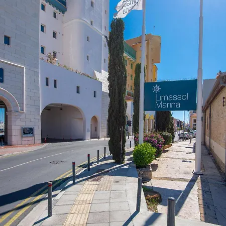 Adorable 1-bedroom Holiday With Balcony All Yours ايرمي